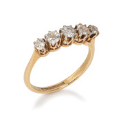 An antique 18ct gold and platinum ring, set with an impressive row of five graduated white diamonds, 19th/20th century, stamped "18ct & PLAT", ​​​​​​​2.6 grams.