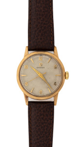 OMEGA vintage gents wristwatch in 9ct gold case, Arabic and baton numerals with manual movement, mid 20th century, 3.6cm wide including crown