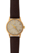 OMEGA vintage gents wristwatch in 9ct gold case, Arabic and baton numerals with manual movement, mid 20th century, 3.6cm wide including crown