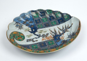 IMARI&nbsp;Awabi Japanese porcelain dish in the form of an abalone shell, Meiji period, 19th/20th century, 33cm wide