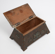 An Arts & Crafts hand-made copper cigarette box with cedar lining, early 20th century, ​​​​​​​11cm high, 25cm wide, 15cm deep. - 2