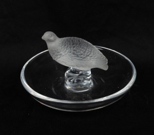 LALIQUE glass ring tray with quail decoration, engraved "Lalique, France", 5cm high, 10cm diameter