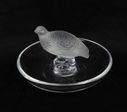 LALIQUE glass ring tray with quail decoration, engraved "Lalique, France", 5cm high, 10cm diameter