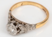An 18ct yellow gold ring, set with a white diamond, mounted in platinum, stamped "18ct, PLAT.", ​​​​​​​2.9 grams - 2