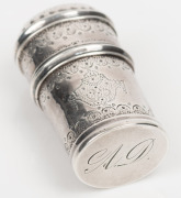 A Georgian sterling silver pepper pot with engraved decoration, circa 1820, 4.3cm high - 3