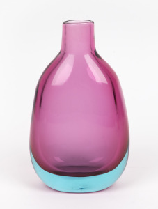 SEGUSO (attributed) cranberry and blue sommerso Murano glass vase, 21cm high