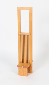An American oak double sided artist's picture stand in the manner of Frank Lloyd Wright, 92cm high