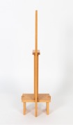 An American oak double sided artist's picture stand in the manner of Frank Lloyd Wright, 92cm high - 2