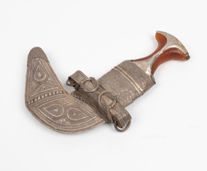 JAMBIYA Yemeni dagger in ornate filigree scabbard, 20th century, 27cm high overall