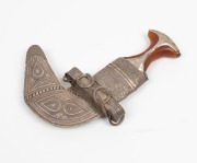 JAMBIYA&nbsp;Yemeni dagger in ornate filigree scabbard, 20th century, 27cm high overall