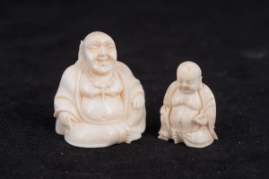 Two Chinese carved ivory seated Buddha miniature statues, mid 20th century, 3cm and 4cm high