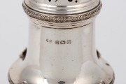 An English sterling silver sugar castor, made in Birmingham, 20th century, 21cm high, 422 grams - 2