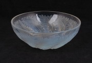 LALIQUE opalescent French art glass bowl with leaf decoration, engraved "R. Lalique, France", 9cm high, 24cm diameter - 2
