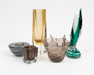 A Venetian handkerchief glass vase, a green glass fish vase, a citrine sommerso faceted glass vase, a Strömbergshyttan glass vase and a swirling glass bowl, (5 items), the largest 28cm high