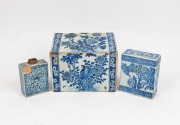 Antique Chinese blue and white square form jar, together with two headrest pillows,&nbsp;Qing Dynasty, the largest is 24cm wide - 2