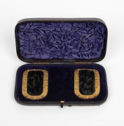 A pair of Georgian shoe buckles in original plush box, 18th/19th century, the box15.5cm wide.