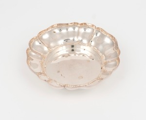 129 · A vintage English sterling silver fluted bowl, made in Birmingham, 20th century, 4cm high, 15.5cm wide, 144 grams