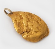 A gold nugget pendant with silver ore inclusion, 4cm high overall, 21 grams total weight