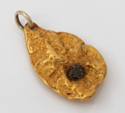 A gold nugget pendant with silver ore inclusion, 4cm high overall, 21 grams total weight - 2