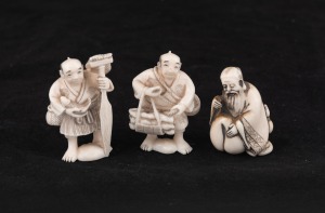Three antique Japanese carved ivory netsuke&nbsp;of standing male figures, Meiji period 19th/20th century, ​​​​​​​the largest 5.5cm long