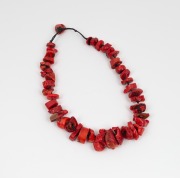 A vintage coral bead necklace, 20th century, 50cm long