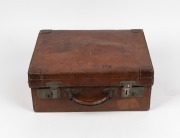 An&nbsp;antique travelling&nbsp;case with sterling silver topped accessories, early 20th century, ​​​​​​​the case 43cm wide. - 2