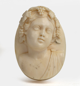 An antique French Dieppe carved ivory brooch, 19th century, 5.5cm high.