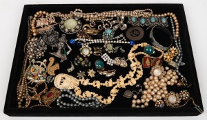 COSTUME JEWELLERY group including earrings, brooches, pendants, etc, (qty)