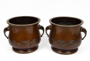 A pair of antique Japanese bronze jardiniere pots in the Art Nouveau style, 19th/20th century, 24cm high, 31cm wide