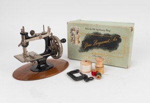 An antique Singer miniature sewing machine with accessories, early 20th century, 16cm high