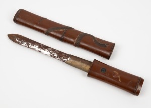 An antique Japanese knife in bamboo scabbard adorned with serpent, frog and snail, Meiji Period, 19th century, 28cm long