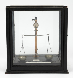 Antique apothecary scales in ebonised timber case made by D. E. Grave & Co. of London, 19th century, ​​​​​​​28cm high
