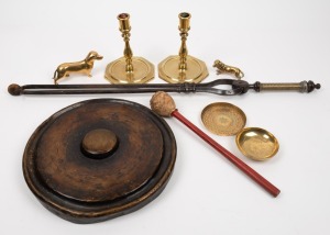 Antique fire tongs, dinner gong, brass candlesticks, dishes and dog statues, 19th/20th century, (qty)