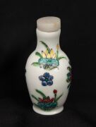 Four antique and vintage porcelain snuff bottles with hand-painted enamel decoration, 19th/20th century, the largest 8cm high - 9