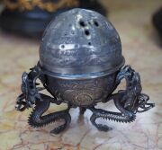 A fine quality antique Chinese silver incense burner with dragon decoration, 19th century, seal mark to base, ​​​​​​​6cm high. - 4