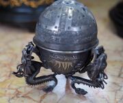 A fine quality antique Chinese silver incense burner with dragon decoration, 19th century, seal mark to base, ​​​​​​​6cm high. - 5