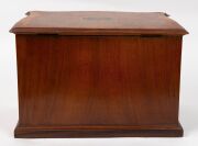 An antique French kingwood and amboyna miniature jewellery chest with lift top and compartments, serpentine front with string inlay and marquetry decoration, 19th century, 22cm high, 33cm wide, 23cm deep. - 4