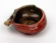 MARGUERITE MAHOOD red glazed pottery bowl with applied green dragon decoration, incised "Marguerite Mahood", 5cm high, 12cm wide - 3