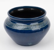 REYNELLA POTTERY blue glazed vase, incised "REYNALLA POTTER S.AUS.1922", 11.5 cm high x 16.5 cm wide - 2