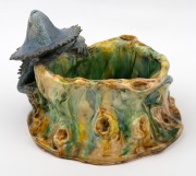 CASTLE HARRIS rare pottery tree stump vase with applied bearded dragon lizard, incised "Castle Harris", 19cm high, 28cm wide - 4