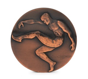 HAWTHORN 1986 PREMIERSHIP: Bronze&nbsp;premiership medal by Andor Meszaros (who also designed the 1956 Melbourne Olympics medals), with image of footballer to the obverse, and reverse showing the names of players in their positions, surrounded by text 'Victori