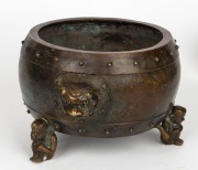 An antique Chinese bronze censer with lion mask handles and figural feet, Qing Dynasty, 19th century, 15cm high, 27cm across the handles - 2