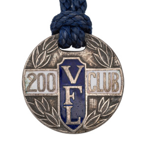 VFL 200 CLUB: 1979 membership medallion engraved '111 B. Round' on reverse. Round became a member of the illustrious 200 Club while playing for the South Melbourne Swans against his previous club, Footscray, at the Western Oval in May of 1979.