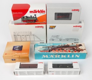 M&Auml;RKLIN: HO gauge&nbsp;group of three model train locomotives and four carriage and accessory pieces, all boxed in very good to near mint condition; together with a Canon "Power Show" digital camera in original box, (8 items)