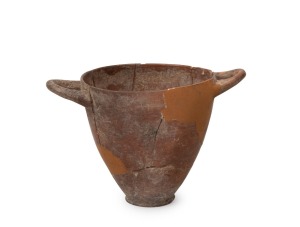 SKYPHOS ancient Greek terracotta wine cup in relic condition, 5th/6th century B.C., 8cm high.