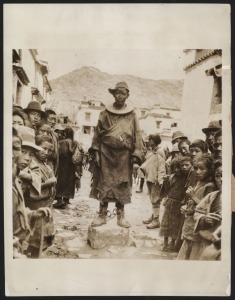 CRIME AND PUNISHMENT: Twenty-one 1930s press photographs, the largest 20.5 x 25cm, depicting various United States crime scenes and dramas, together with images from various other countries including a striking image taken in Lhasa, Tibet of a condemned murderer wearing a wooden collar and shackles as punishment, looking into the camera. (25 items)
