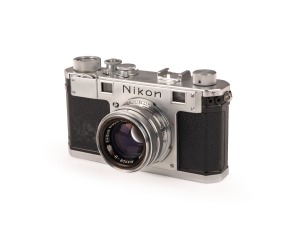 NIPPON KOGAKU: Nikon S rangefinder camera [#6110910] with Nikkor-H&middot;C 50mm f2 lens [#638735] and Nikon leather case, c. 1952.
