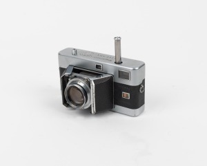 VOIGTL&Auml;NDER: Vitessa viewfinder camera with rare Ultron 50mm f2 lens [#3445582], Compur-Rapid shutter, and Voigtl&auml;nder leather case, c. 1951.