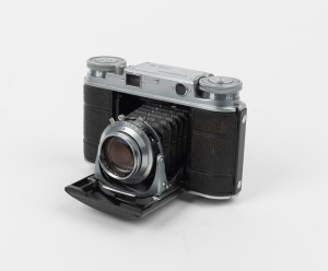 VOIGTL&Auml;NDER: Vito III folding rangefinder camera with rare Ultron 50mm f2 lens [#3383250] and Synchro-Compur shutter, c. 1951.