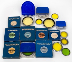 VOIGTL&Auml;NDER: Group of nineteen lens filters of varying size and colour, several in plastic case with maker's box. (19 items)